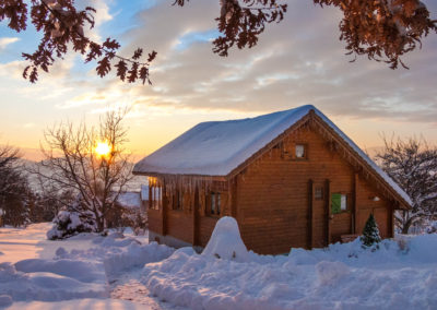 Arrivée au Chalet Carpe Diem sous la neige en hiver